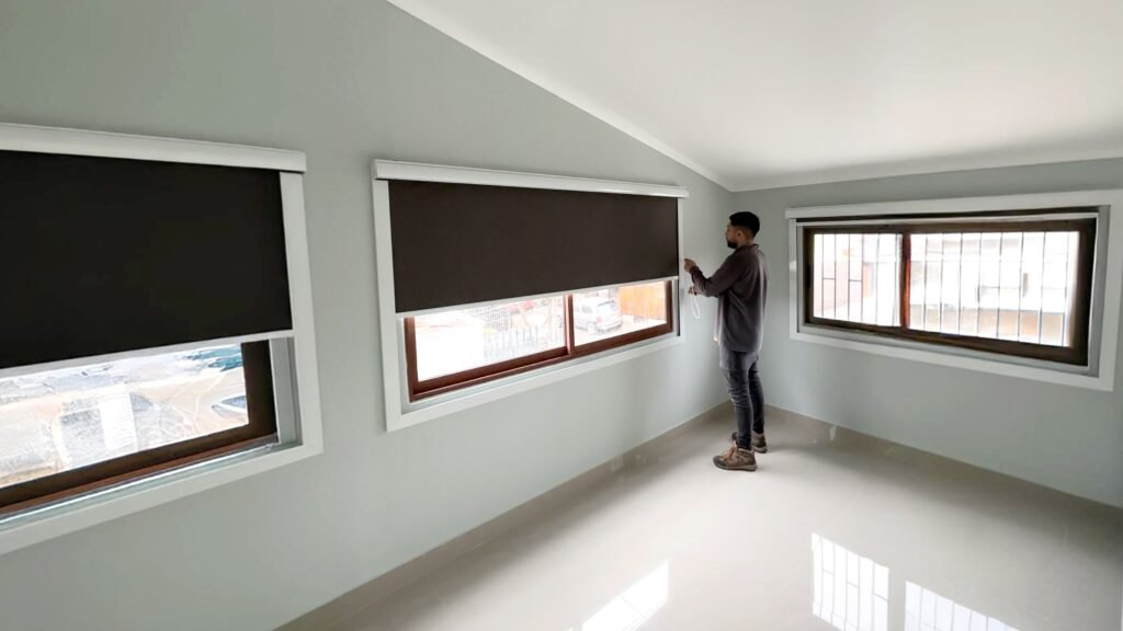 Cortinas Roller con perfiles laterales