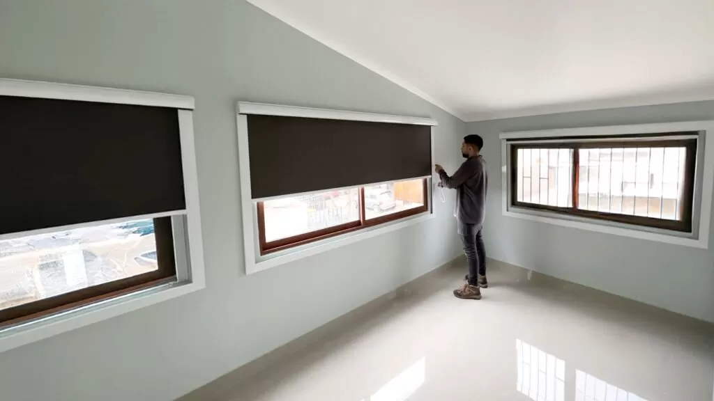 Cortinas Roller con perfiles laterales